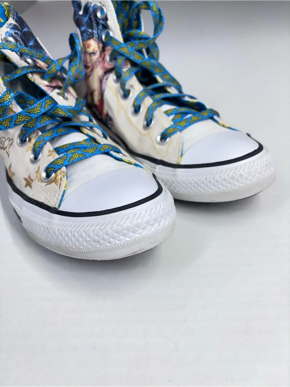 Wonder Woman High-Top Converse Sneakers Women’s 9 Men’s 7 Like New - Picture 6 of 11